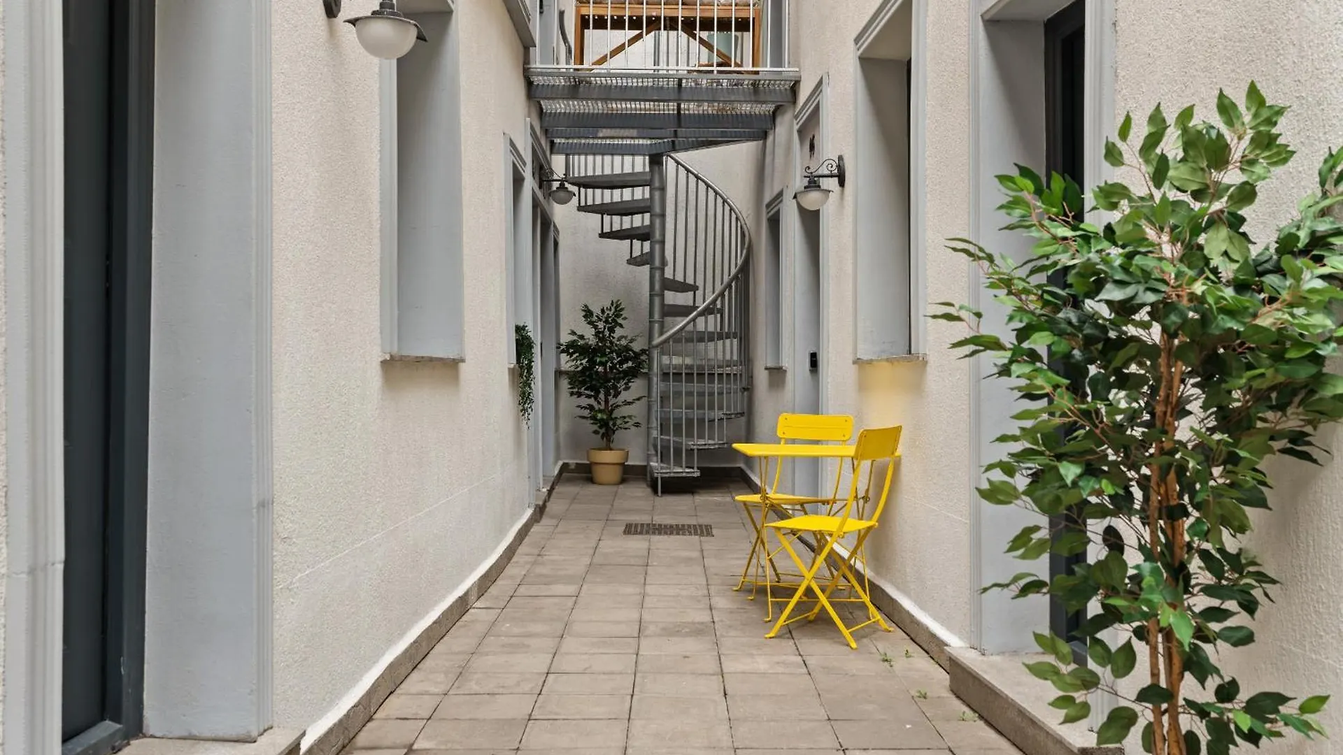 Continetal Little Studio Bukarest Apartment